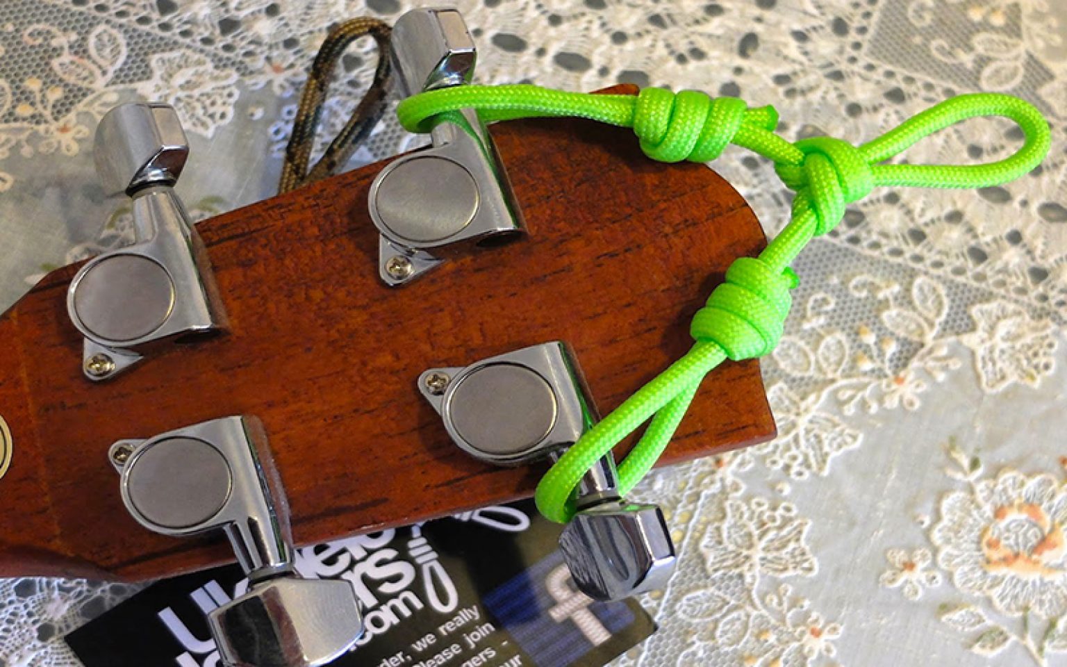 DIY Ukulele Stand in 4 Steps! Great MoneySaving Method!