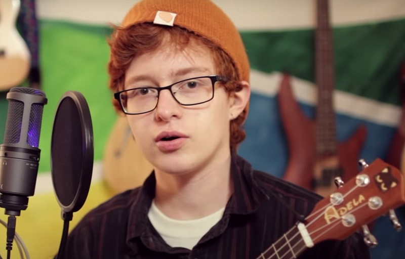 Cavetown with his Ukulele