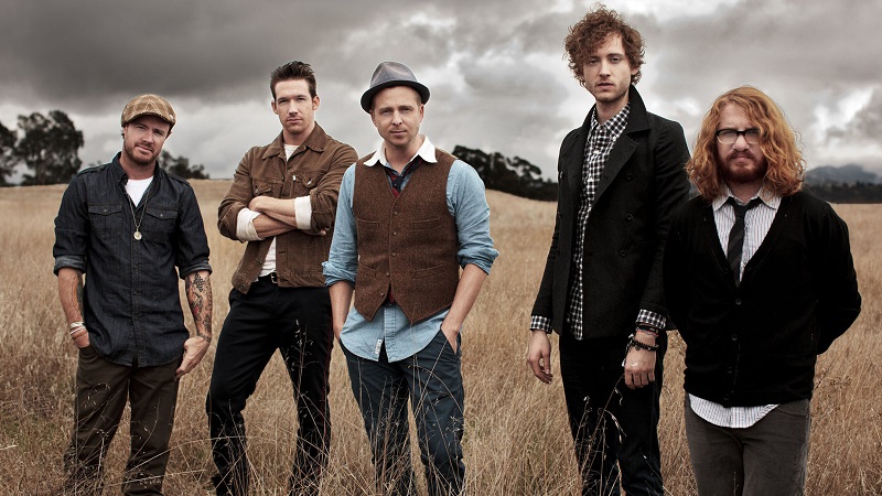OneRepublic posing in the field - how to play counting stars on ukulele