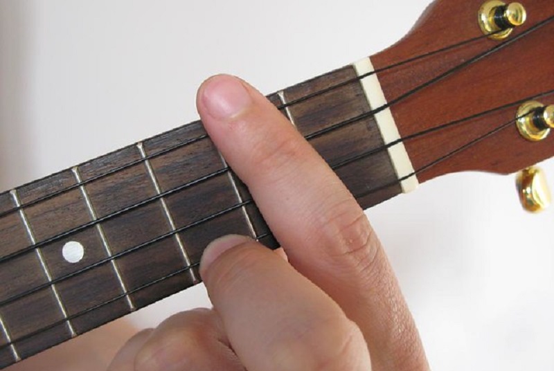 how to play d7 on ukulele