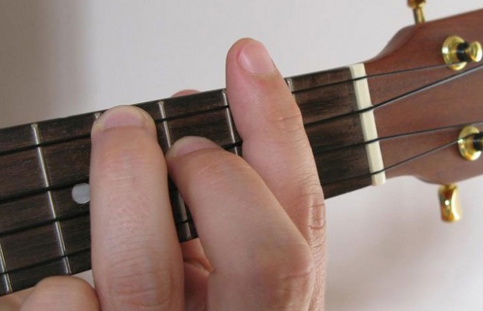 How to play barre chords on ukulele