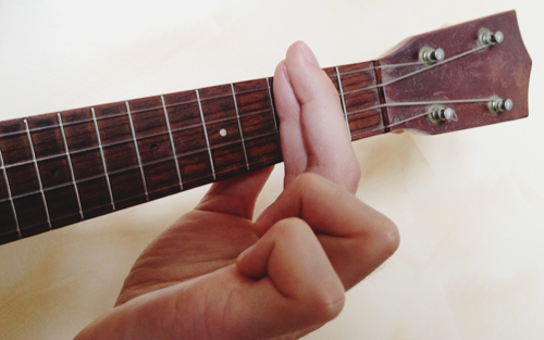 Two fingers barre chord
