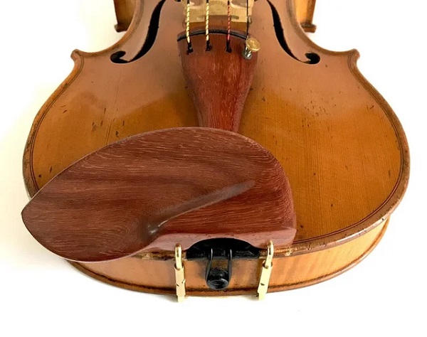 violin with a chin rest 