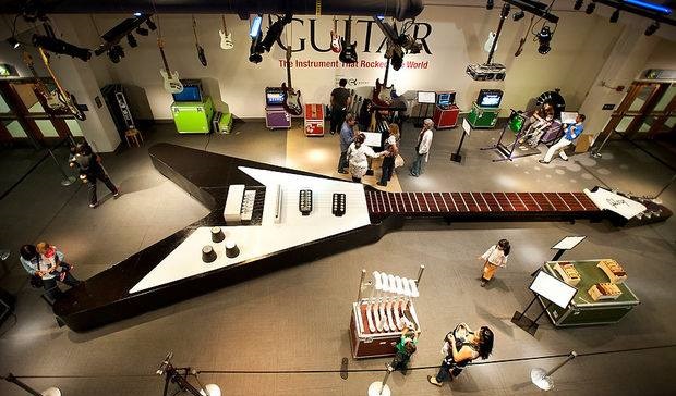 13-Meter-Long Guitar is the Biggest in the World