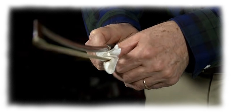 cleaning the violin bow
